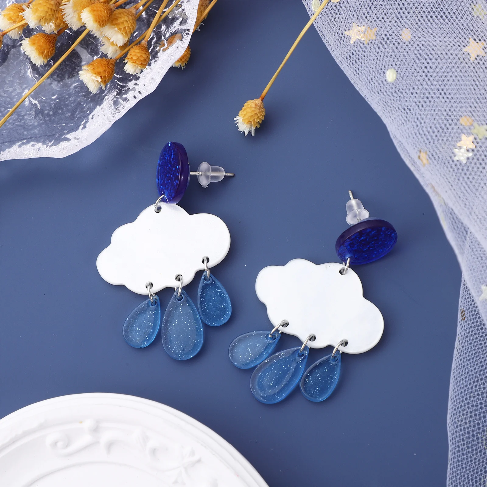 

1Pair Cloud Earrings Acrylic Raindrops Glitter Dangle Earrings for Women Statement Shiny Sparkly Fashion Jewelry Versatile
