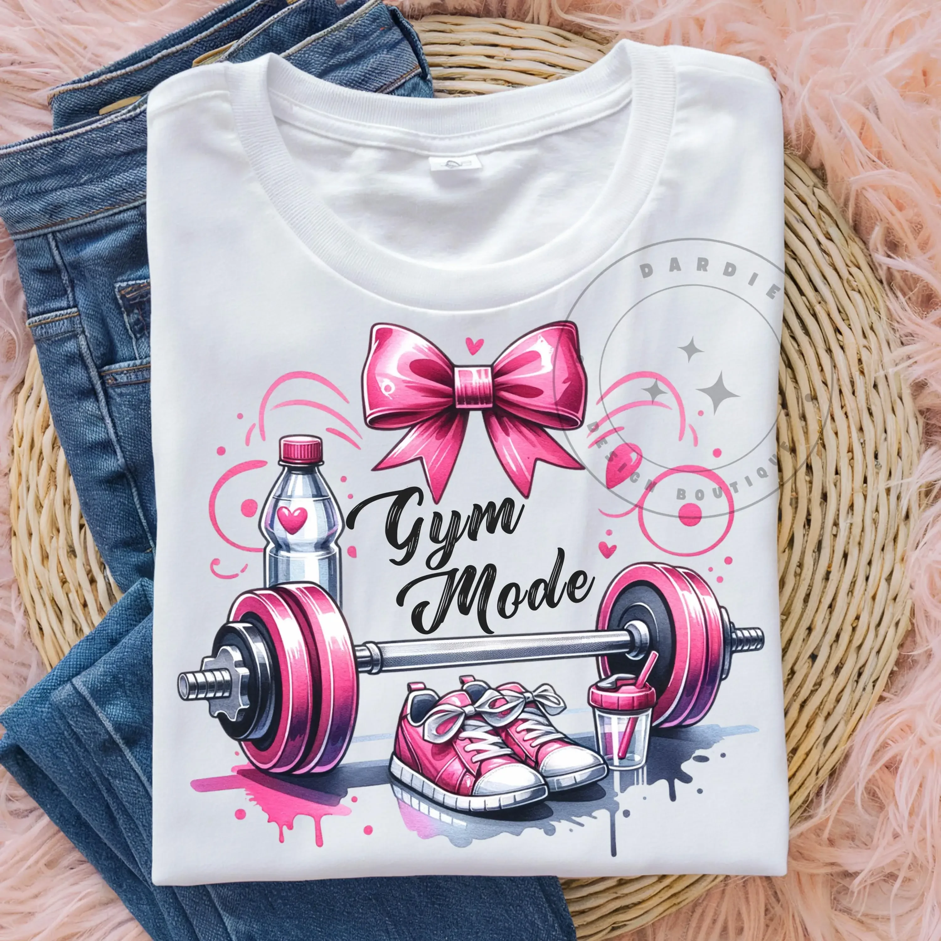 Diseño de Sublimación de Camiseta con Ratón Entrenador Personal Adorable en Modo Gimnasio, Amor por el Fitness, Clipart de Tendencia para Descarga Digital