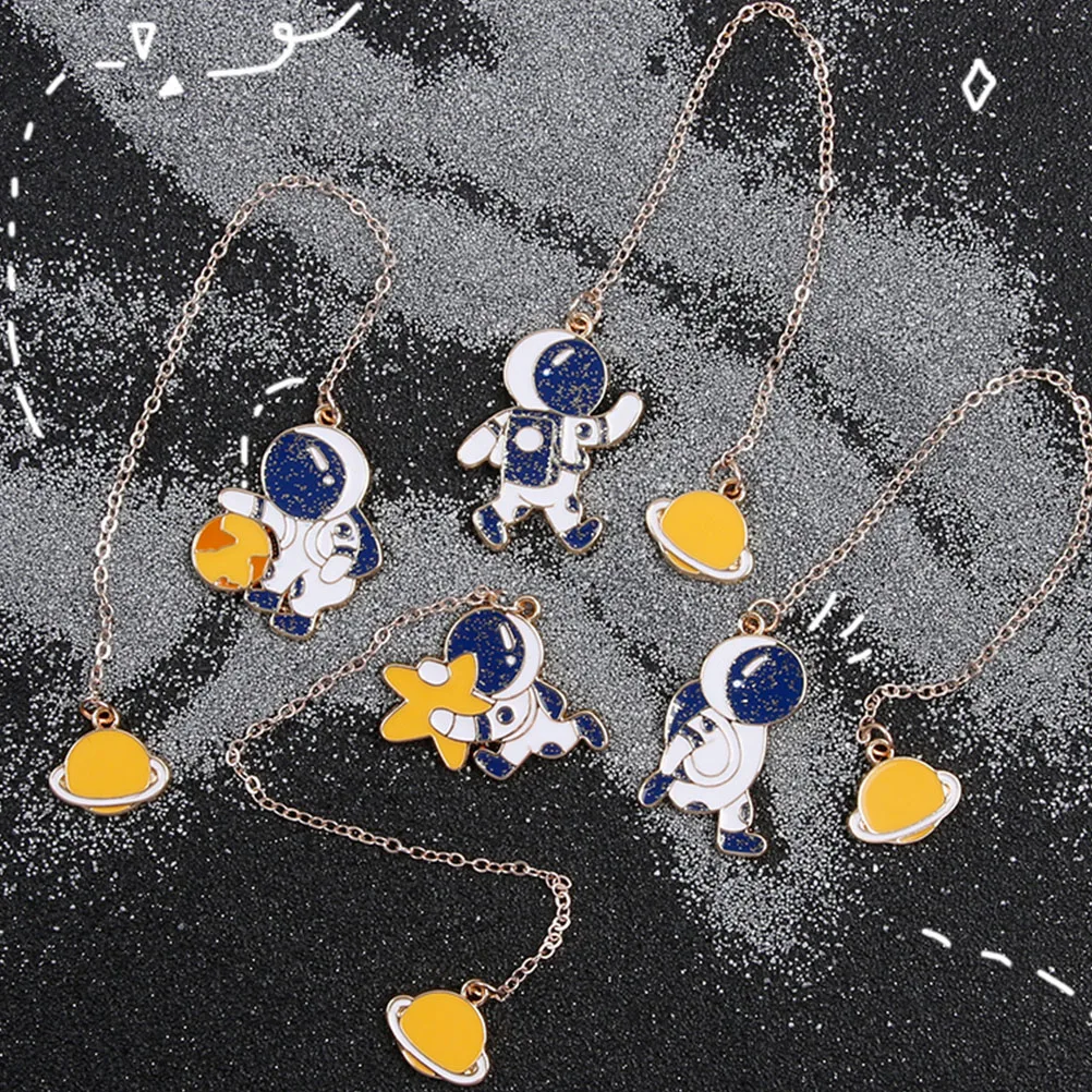 

4pcs Astronaut Metal Charms Graduation Gifts Student Bookmark Pendant Supplies Reading Bookmark Reading Accessories