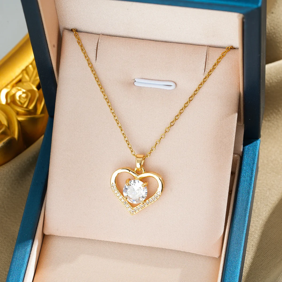 

This heart-shaped titanium steel necklace is a versatile and high-end choice for women in summer, set with zircon