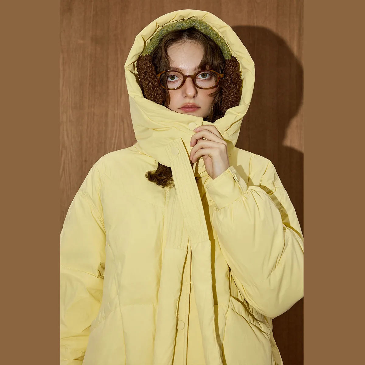 2025年冬 レディース 90%ダウン パファージャケット パフスリーブ フード付きジャケット イエロー ドローストリングディテール オーバーサイズスタイル 暖かい ルーズフィット