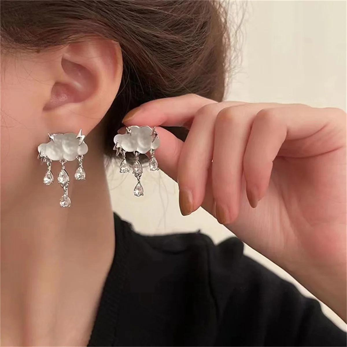 Koreanische Exquisite Planet Mond Schmetterling Quaste Ohrringe für Frauen Funkelnden Kristall Asymmetrische Tropfen Ohrringe Mädchen Partei Schmuck – Detail 21