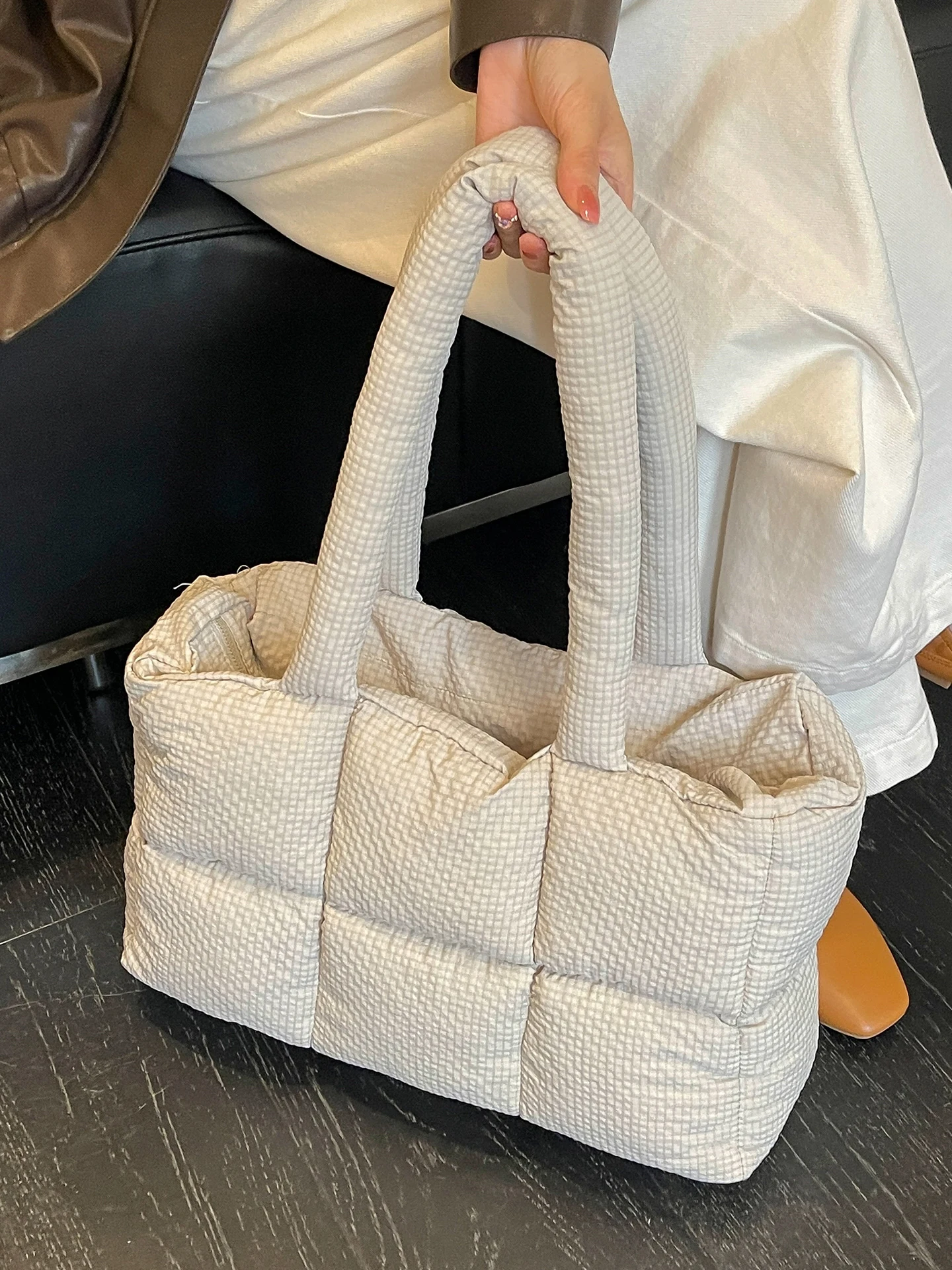 Embroidered Cotton Tote Bag 2026 Autumn New Style Simple Design Commuter Shoulder Handbag for College Students Large Capacity