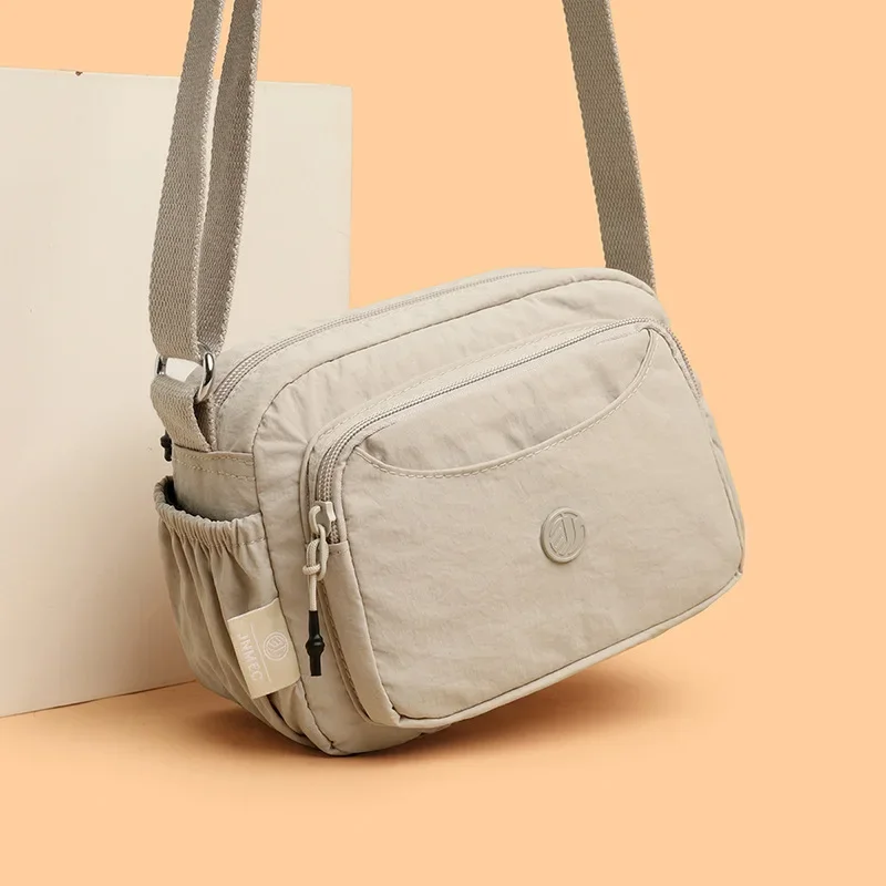 Leichte Nylon-Umhängetasche mit verstellbarem breitem Riemen, mehrschichtige Handtasche, Schultertasche, Messenger-Tasche für Damen im Alltag – Detail 3