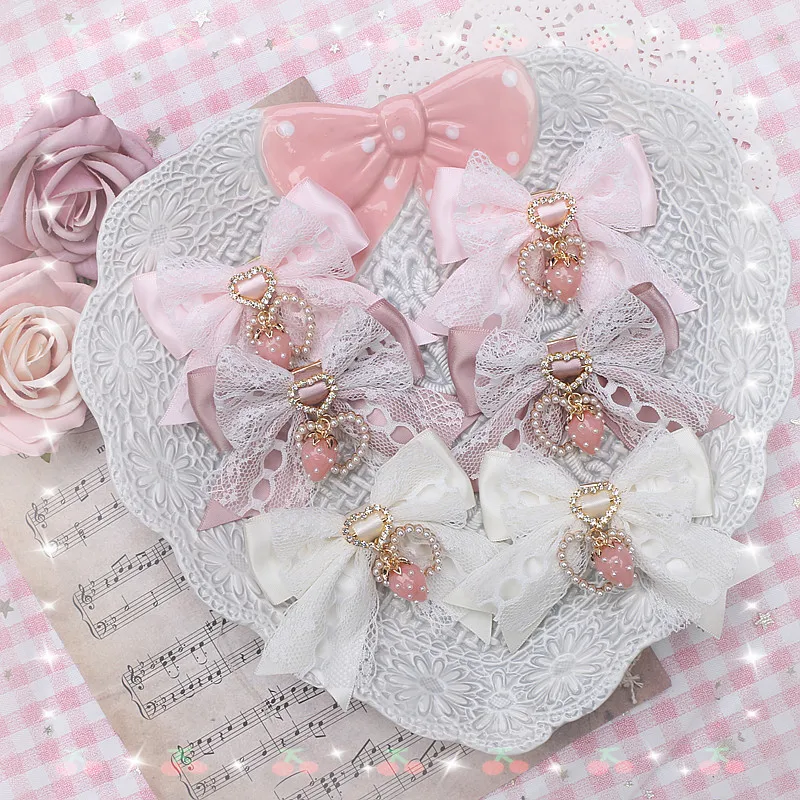 

Girls Hair Accesssoires Handmade Sweet Lace Edge Love Pearl Strawberry Pendant Bow Barrettes Female Student A Pair of Side Clips