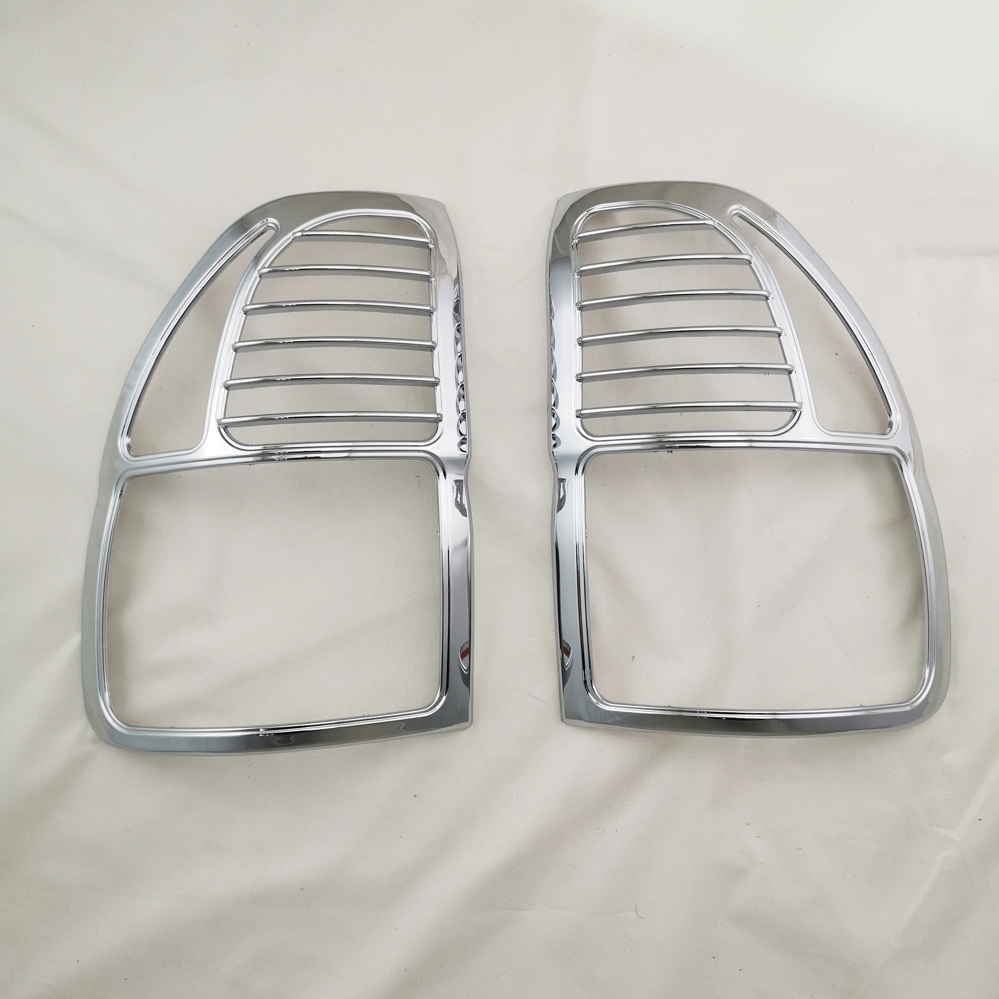 

2pcs ABS Chrome Car Accessories Plated Tail Lamp Cover Trim Paste Style For ISUZU ADVENTRUE 2002 2003 2004 2005 2006