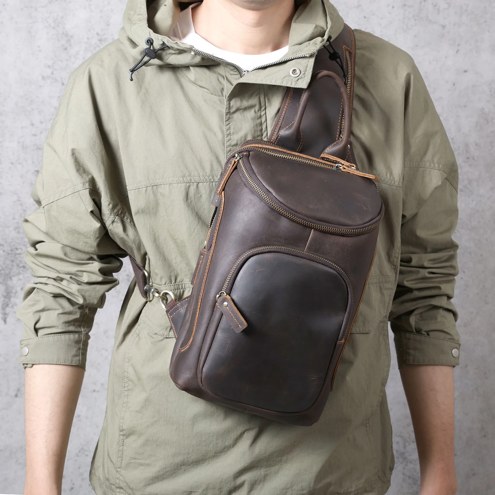 Hochwertige Echtleder-Brusttasche für Herren, Vintage Vollnarbenleder-Umhängetasche, Herren-Schultertasche, Sling Bag, Tagesrucksack – Detail 4