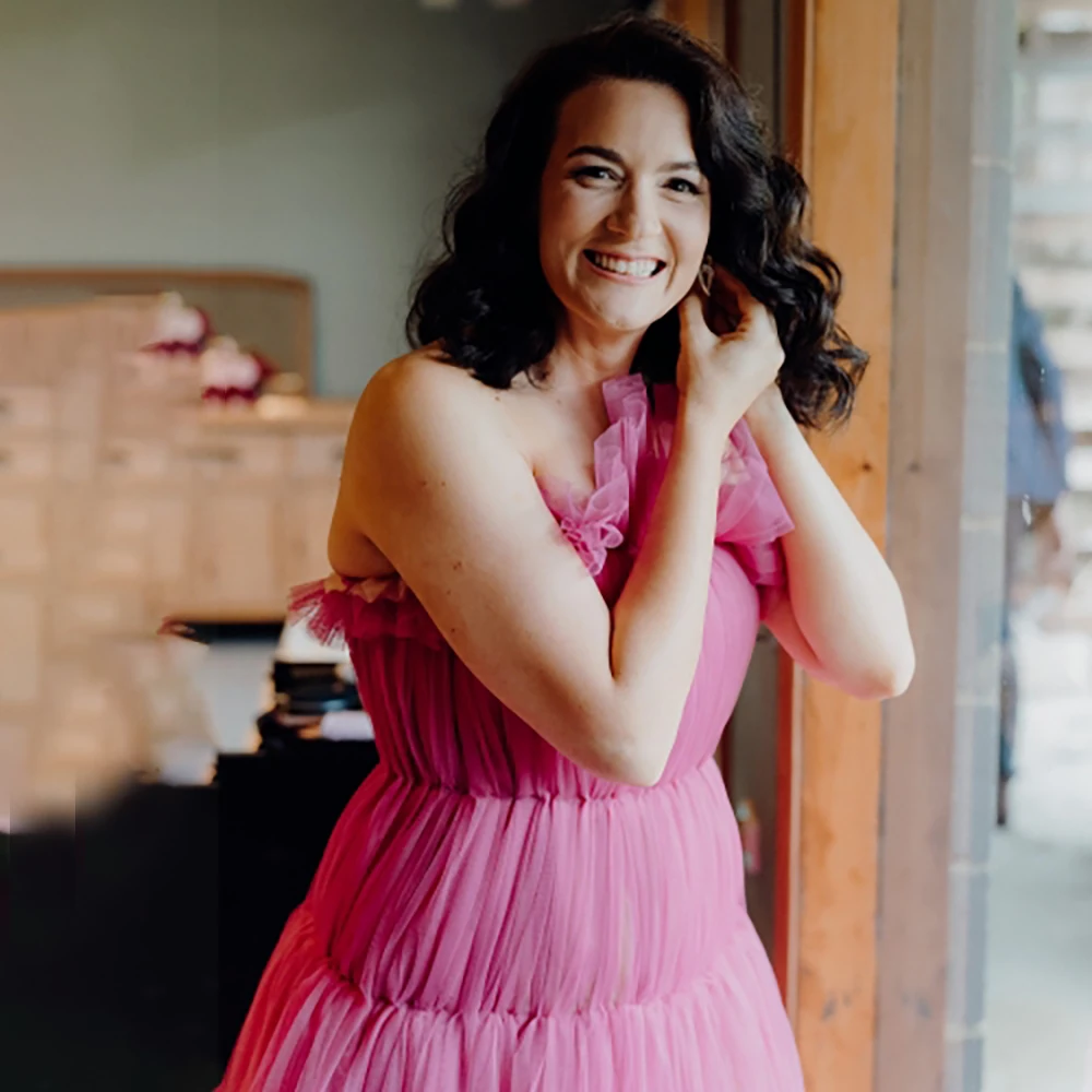 Robe de Mariée Trapèze en Tulle à Plusieurs Niveaux, Sans Bretelles, Colorée, Sur Mesure, Rose, Évasée, Encolure de la raq, Maille Douce, Maxi, Photographie Unique, Quelle que soit