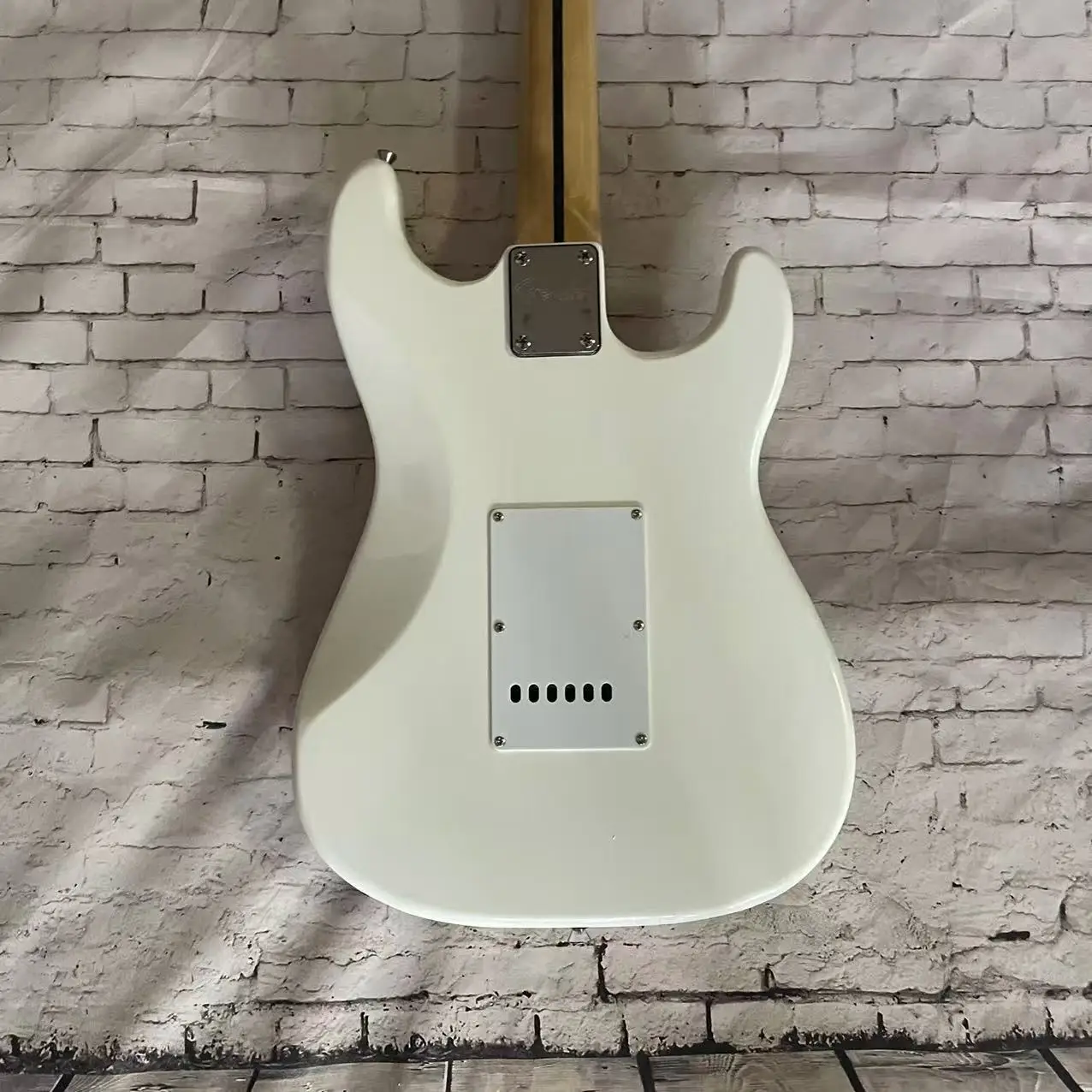 Electric Guitar 6-Chord Left Hand Electric Guitar, White Body, Factory Realistic Picture, In Stock