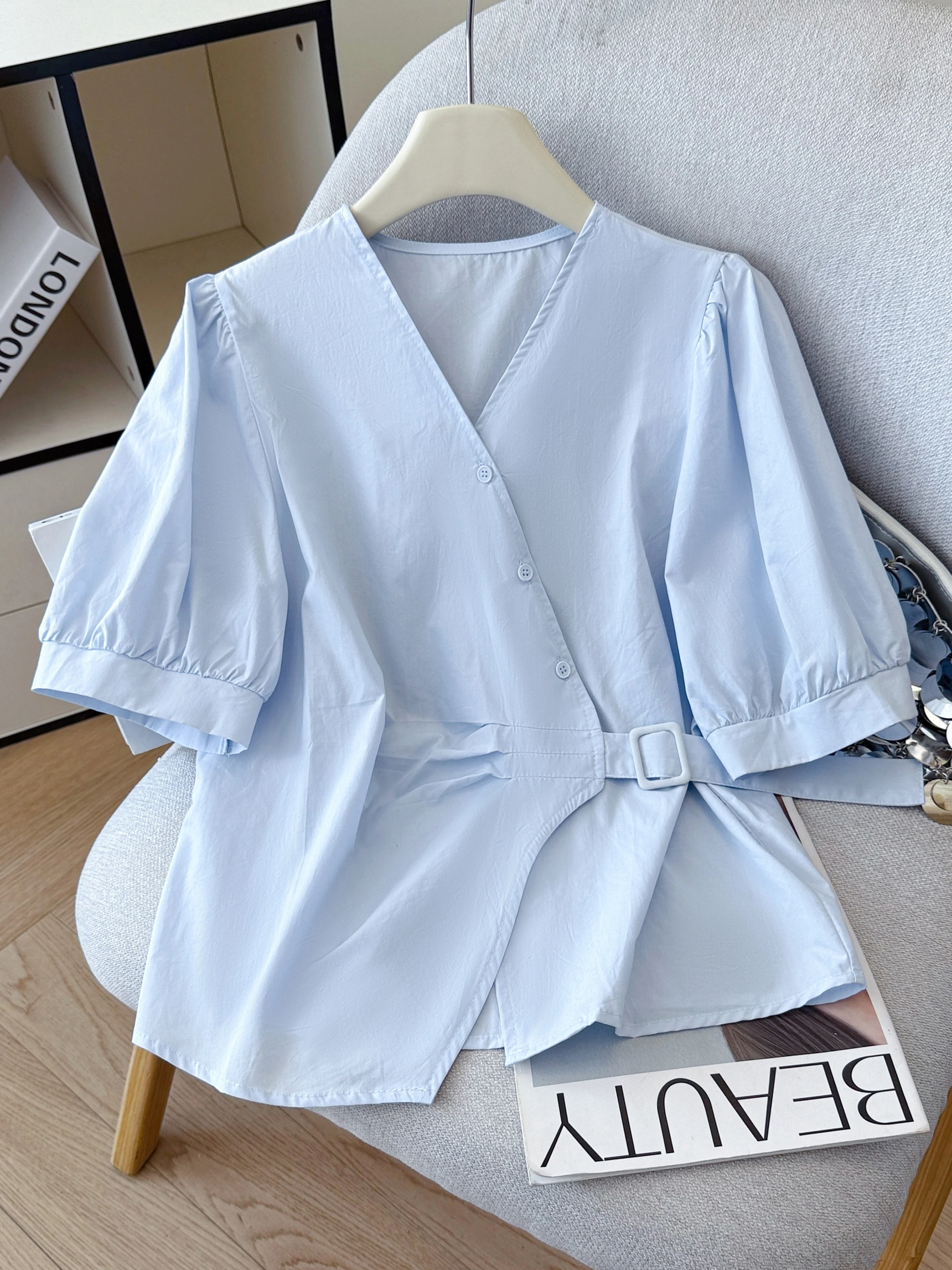 

Blue Asymmetrical V-Neck Short Sleeve Casual Shirt Women's Summer 2026 New Design Waist-Cinching Versatile Top