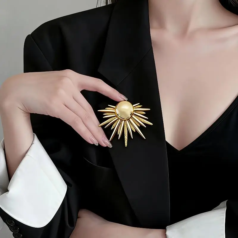 Vintage Gold-plated Women's Brooch Metal Geometric Flower Brooch Suit Decoration Brooch Pin Accessories Gifts