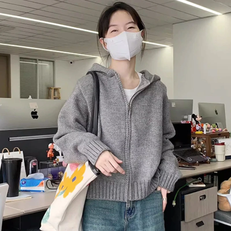 

Серый кардиган с капюшоном, женское однотонное пальто на молнии, теплый свитер в корейском стиле, вязаный мягкий уютный простой осенне-зимний классический новый