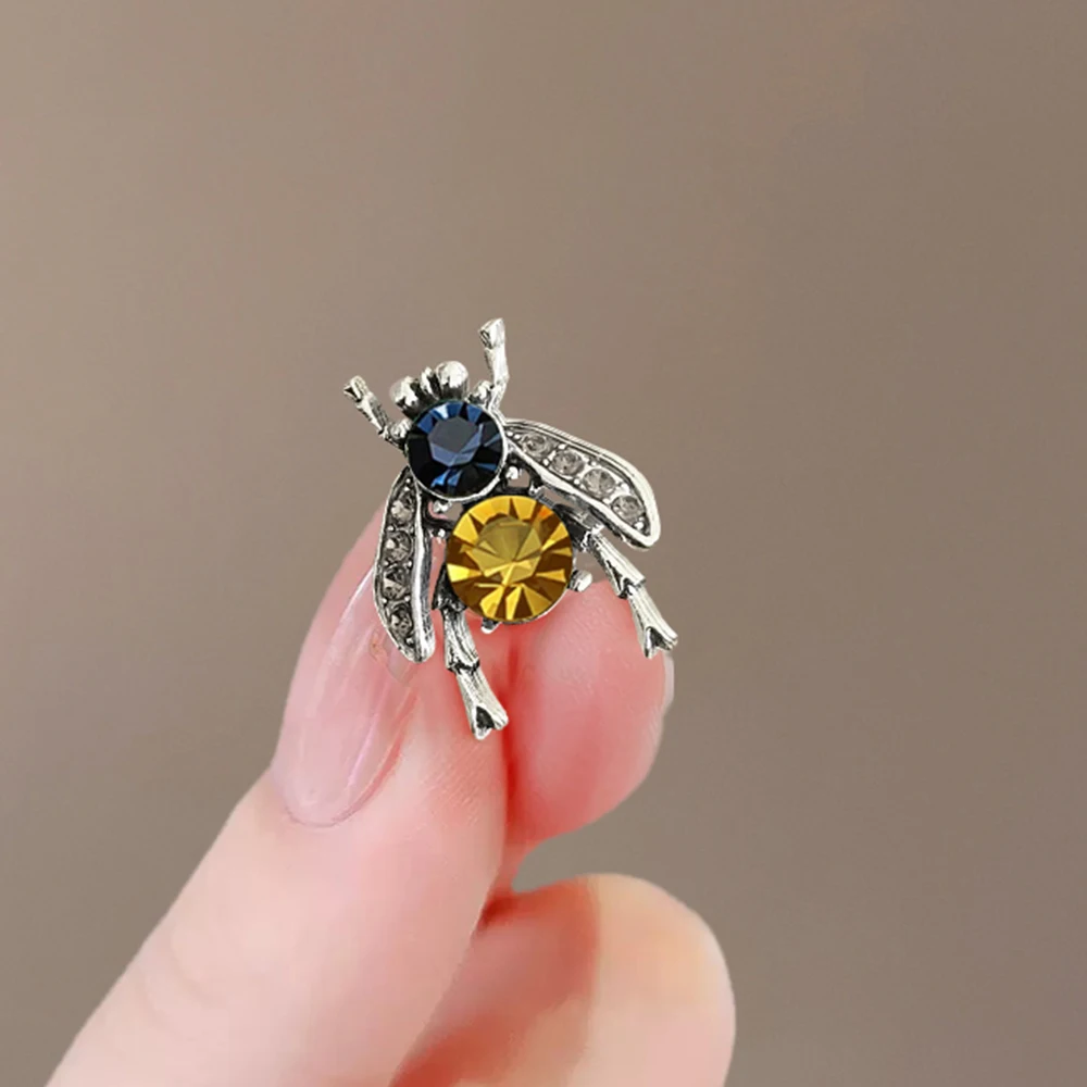 Punk Mini Bee Brooch for Men Women Yellow Red Rhinestones Insect Lapel Pin Badge Corsage Suit Jewelry Accessories Gifts