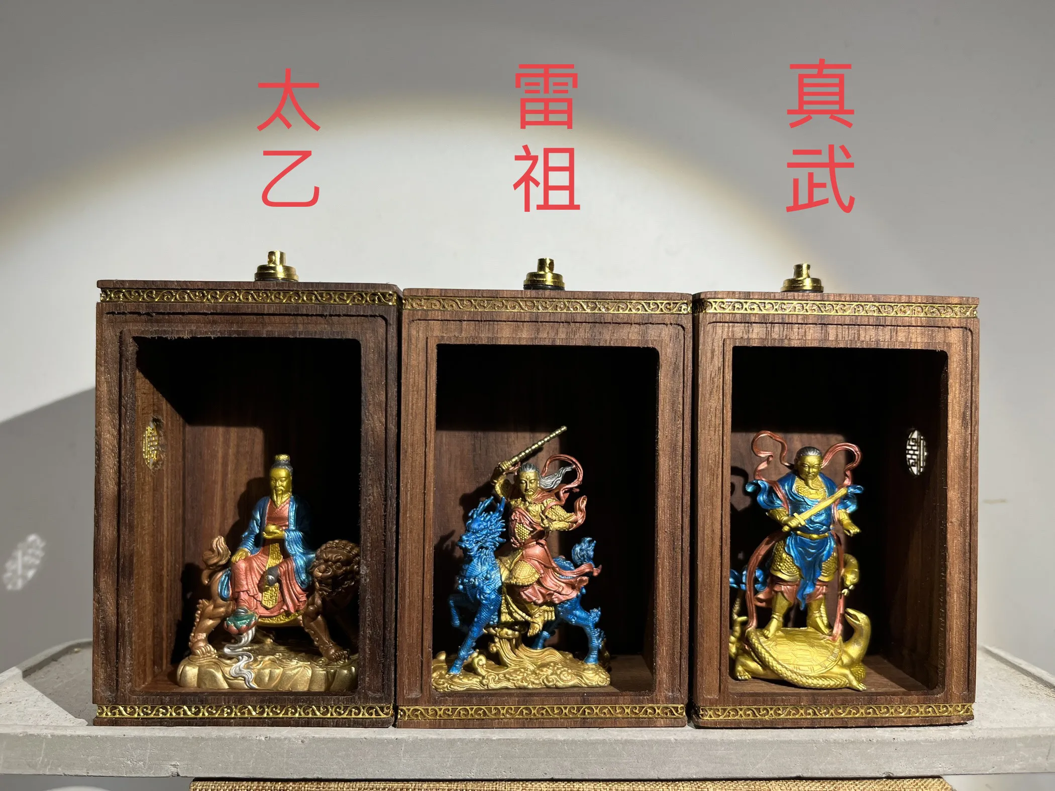 Pure Nine Days Ying Yuan Puhua Tianzun Taiyi Real Person Zhenwu Tati Black Walnut Mini Shrine with Light