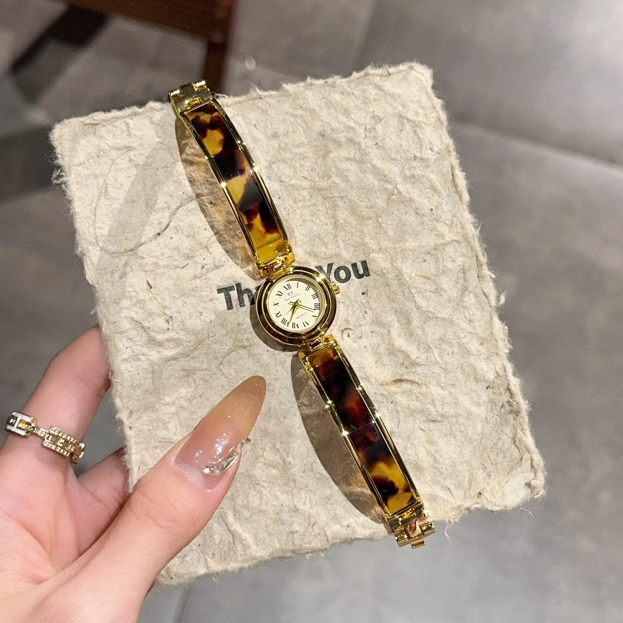 Vintage Women Watch Elegant Golden Amber Bracelet Roman Numerals Dial Quartz Women's Watch Fashion Gold Watches Female Gift