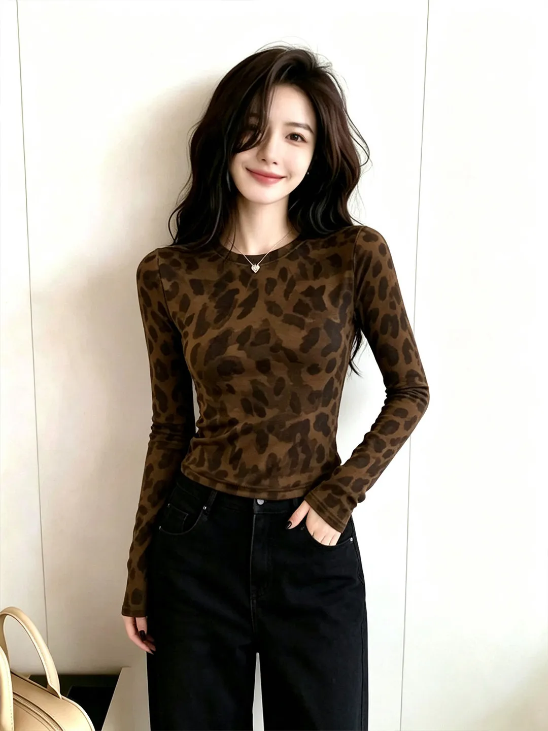 Stylish Leopard Print Slim Fit Long Sleeve Women's T-Shirt Casual Basic Inner Shirt Autumn Season Fashion Trend for Young Girls