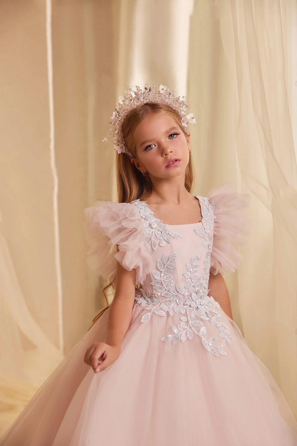 ชุดเดรสดอกไม้สีฟ้าสําหรับงานแต่งงานAppliques TulleแขนกุดBacklessเด็กวันเกิดParty First Communion Ball Gown