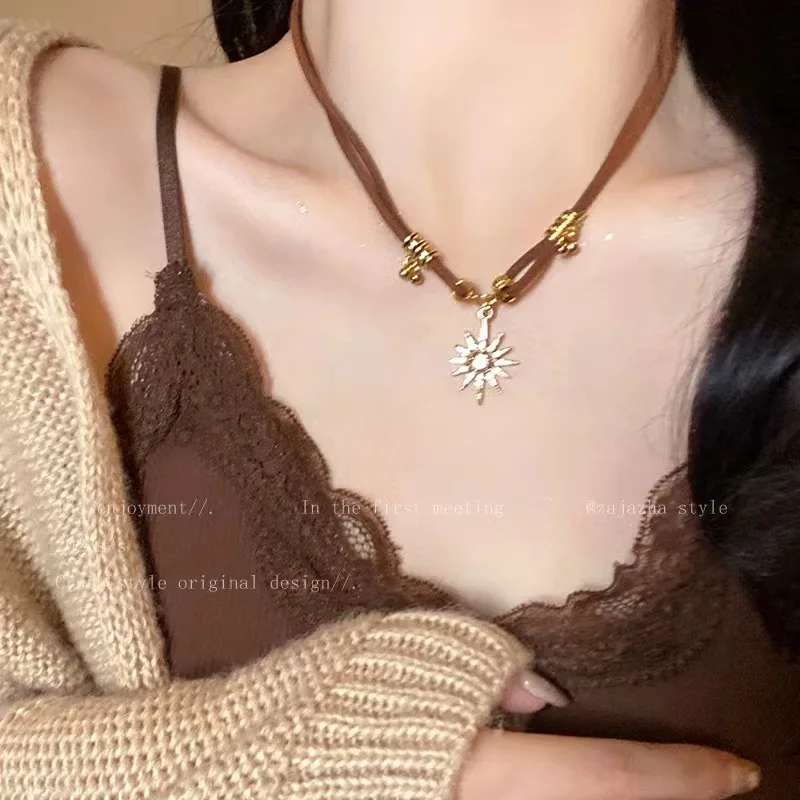 Retro Vintage Sunflower Necklace Niche Design Female Clavicle Chain Neack Decoration Jewelry Gifts for Girls Women image 5
