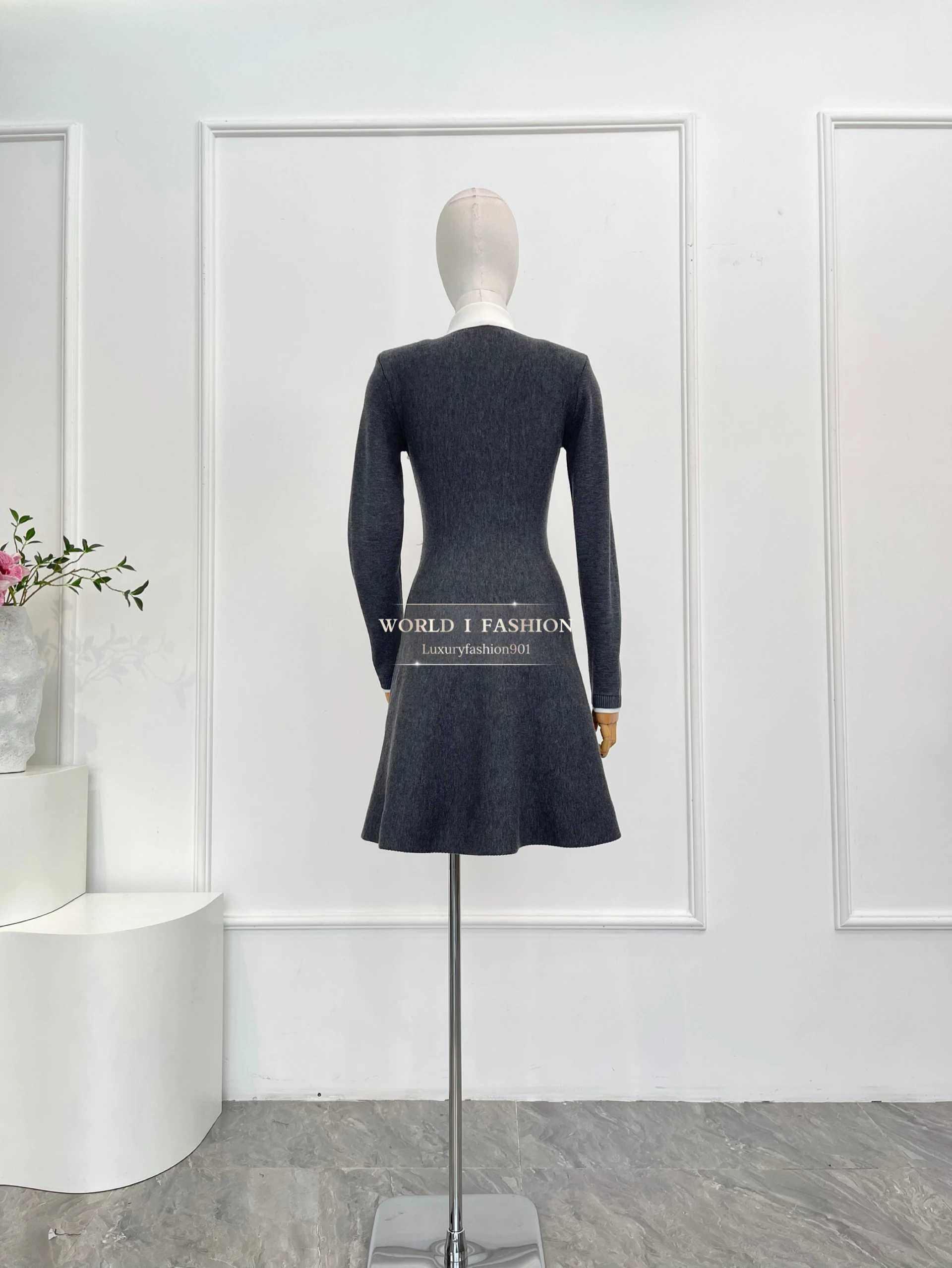 เดรสสั้นสีเทาแขนยาวทรงพลีทแบบเว้าดีไซน์หรูหราสำหรับผู้หญิง คุณภาพเยี่ยม ปี 2025