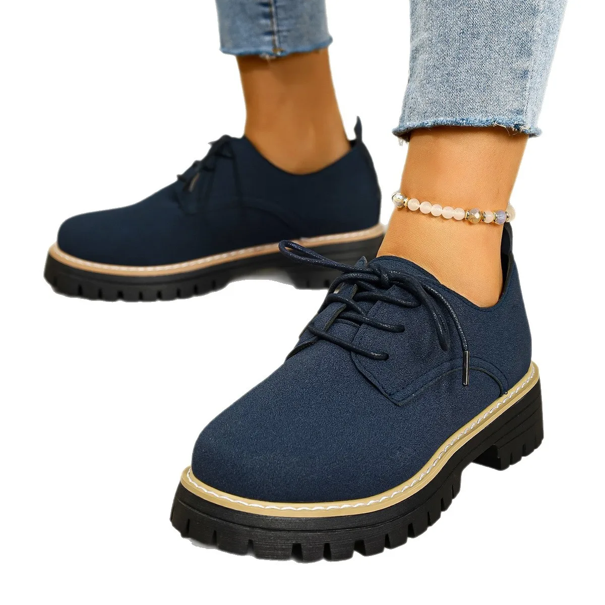 المرأة بلون منصة أحذية خفيفة بدون كعب امرأة ربيع الخريف جديد النمط البريطاني الشقق مريحة كعب سميك الانزلاق على الأحذية