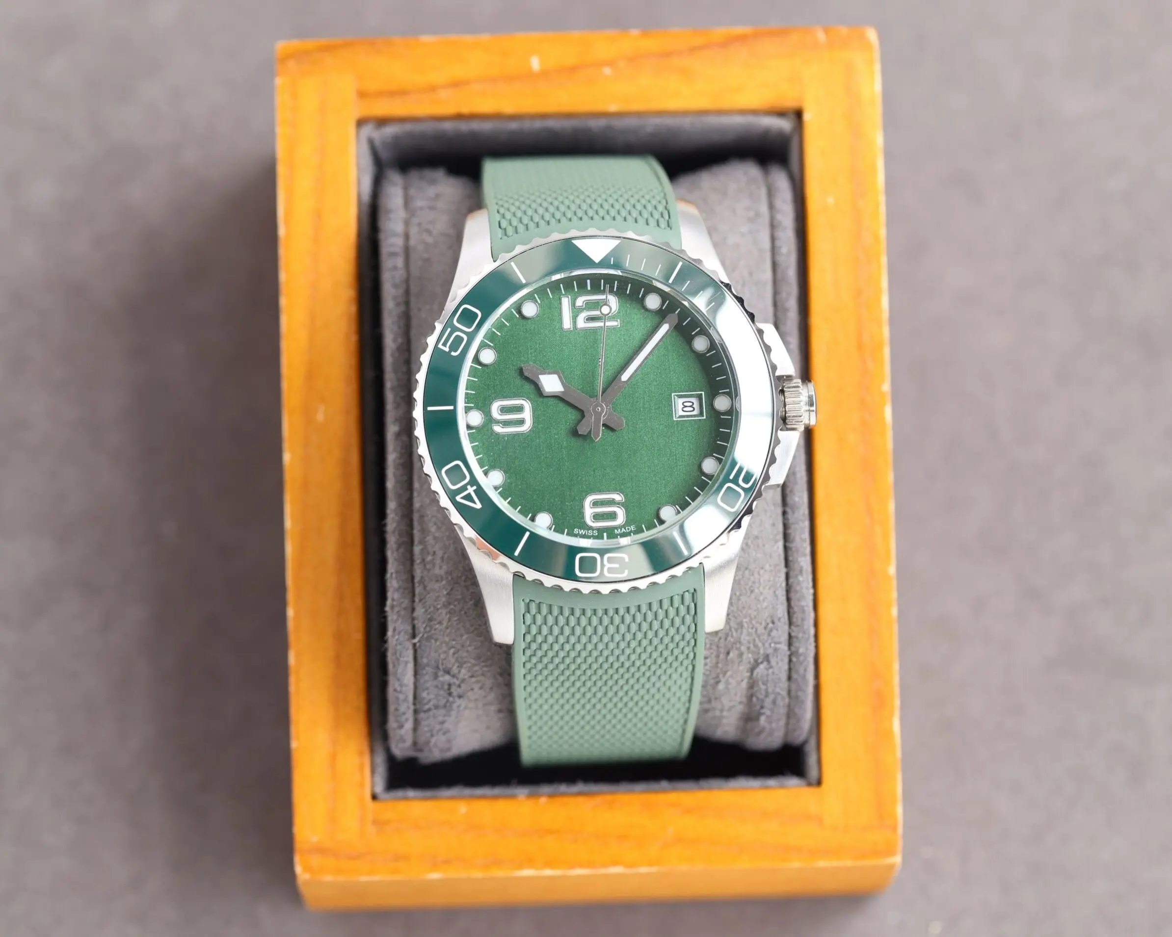 

Green Dive-Style Watch with Silicone Strap, Silver-Tone Bezel & Date Window