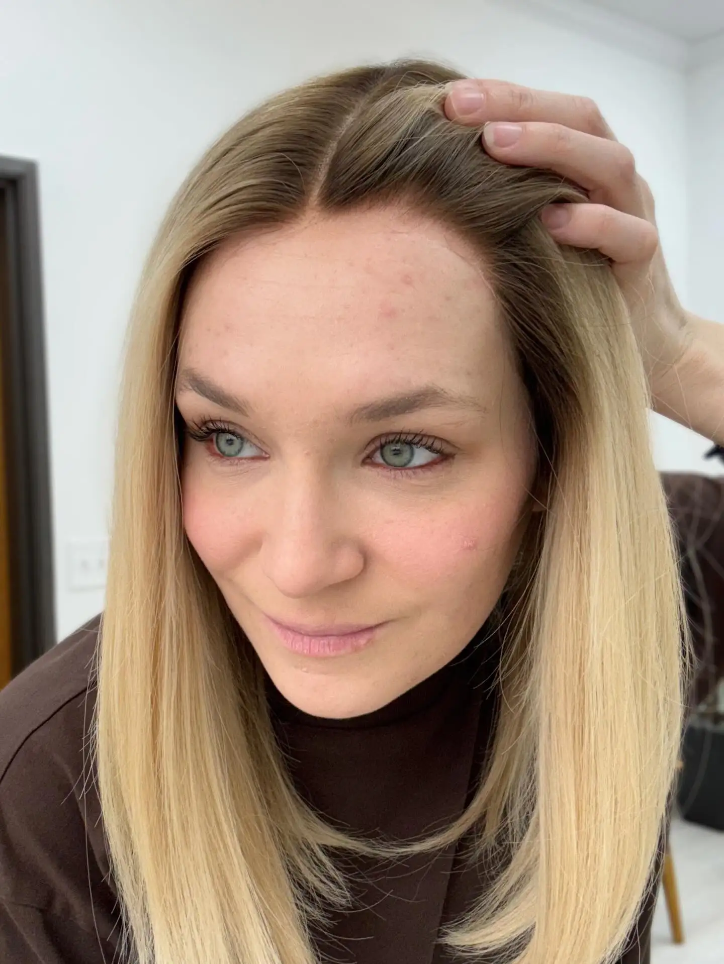 Natural Hairline Ombre Ash Blonde Luxury Synthetic Lace Front Wig Medium Length Straight Wig Party Glueless Wigs Costume Woman