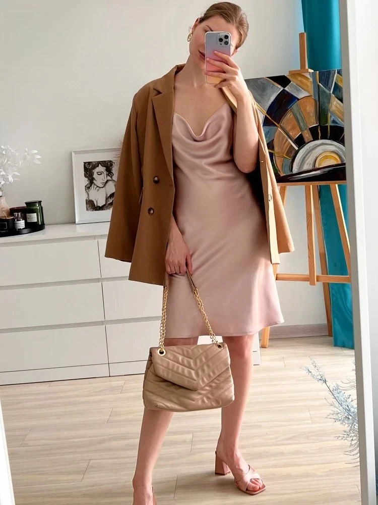 ชุดนอนเซ็กซี่คอวีลึกผ่าข้าง โชว์หลังเปลือย สายเดี่ยวเส้นเล็ก สีพื้น พร้อมเสื้อคลุมสำหรับชุดนอนผู้หญิง