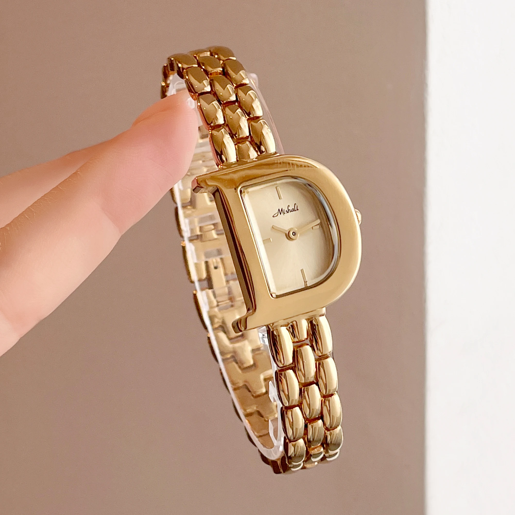 ساعة نسائية راقية وأنيقة بحزام فولاذي بسيطة ومتعددة الاستخدامات طراز جديد 2025 إكسسوار نسائي. #4