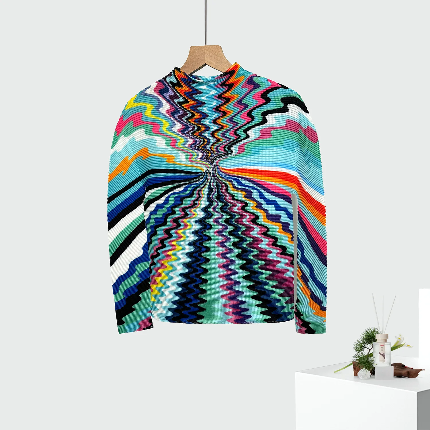 Miyake Print T-shirt for women, can be worn as an inner layer or on its own, stylish design, unique slim fit, long sleeve top.