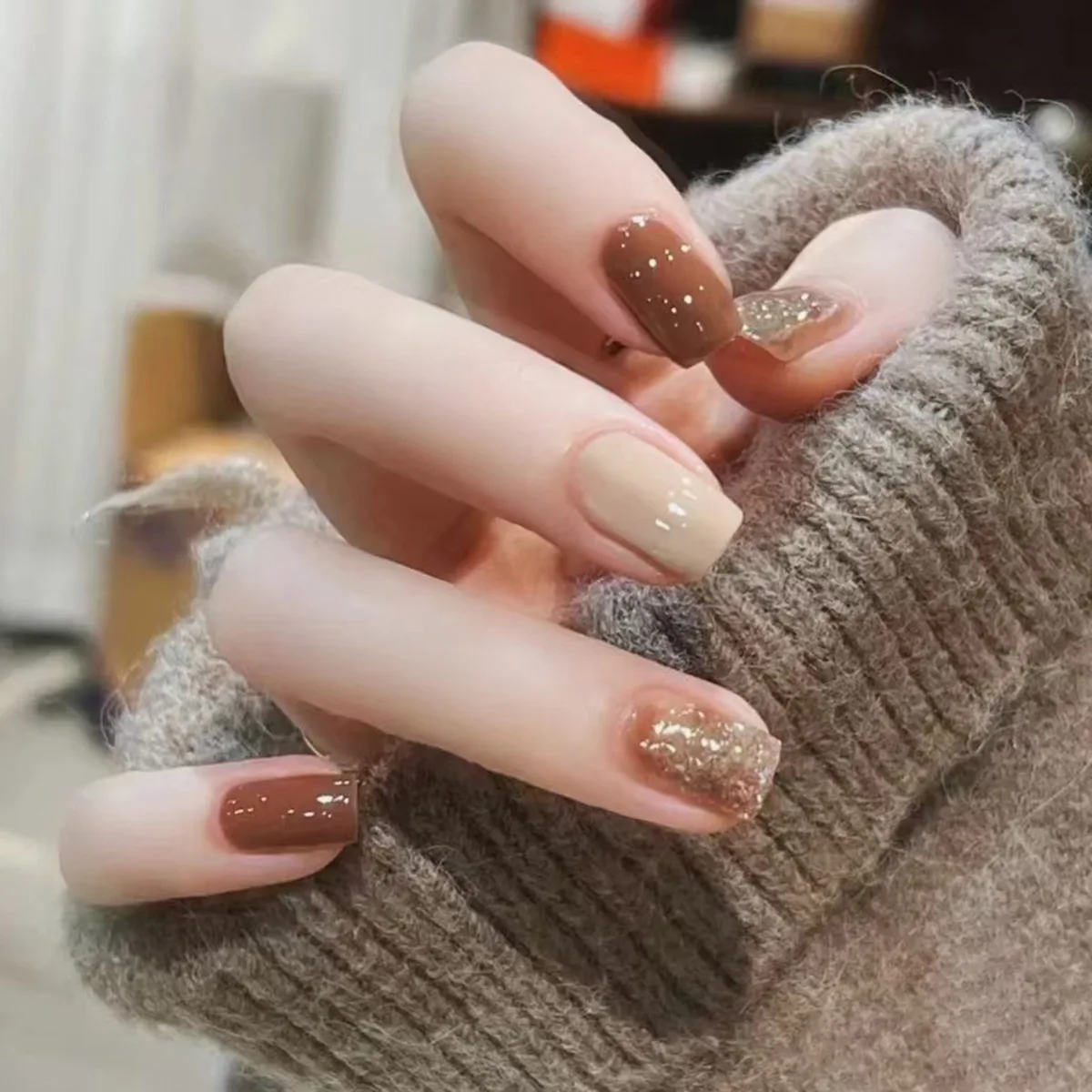 

24pcs Medium Coffin Press-On Nails - Mocha Ombré With Delicate Glitter Fashion-Forward & Unique (Multi-Size Fit)