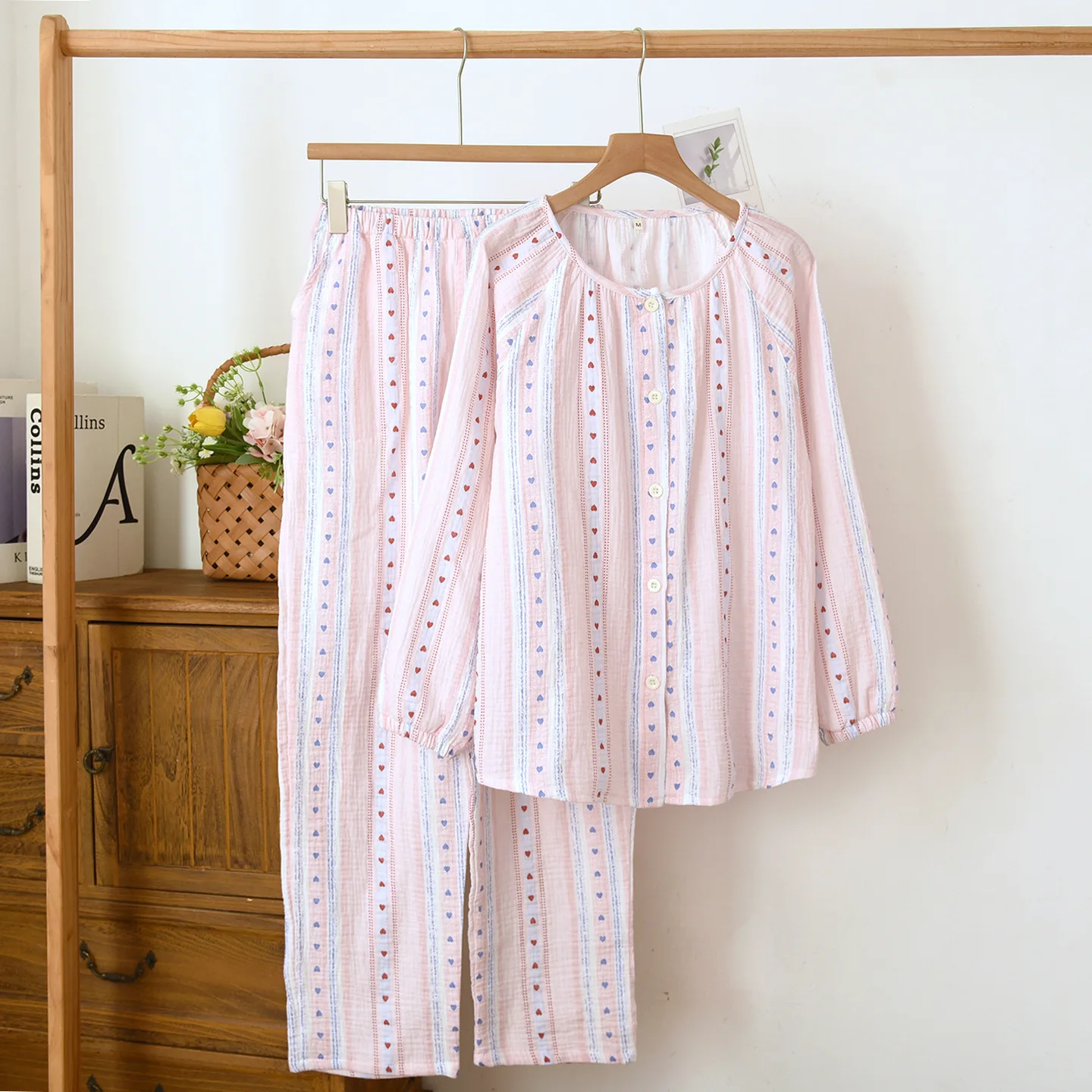 

Хлопковый кардиган с длинным рукавом и принтом «Маленькие сердечки» и длинные брюки – домашняя одежда, весенняя пижама для женщин