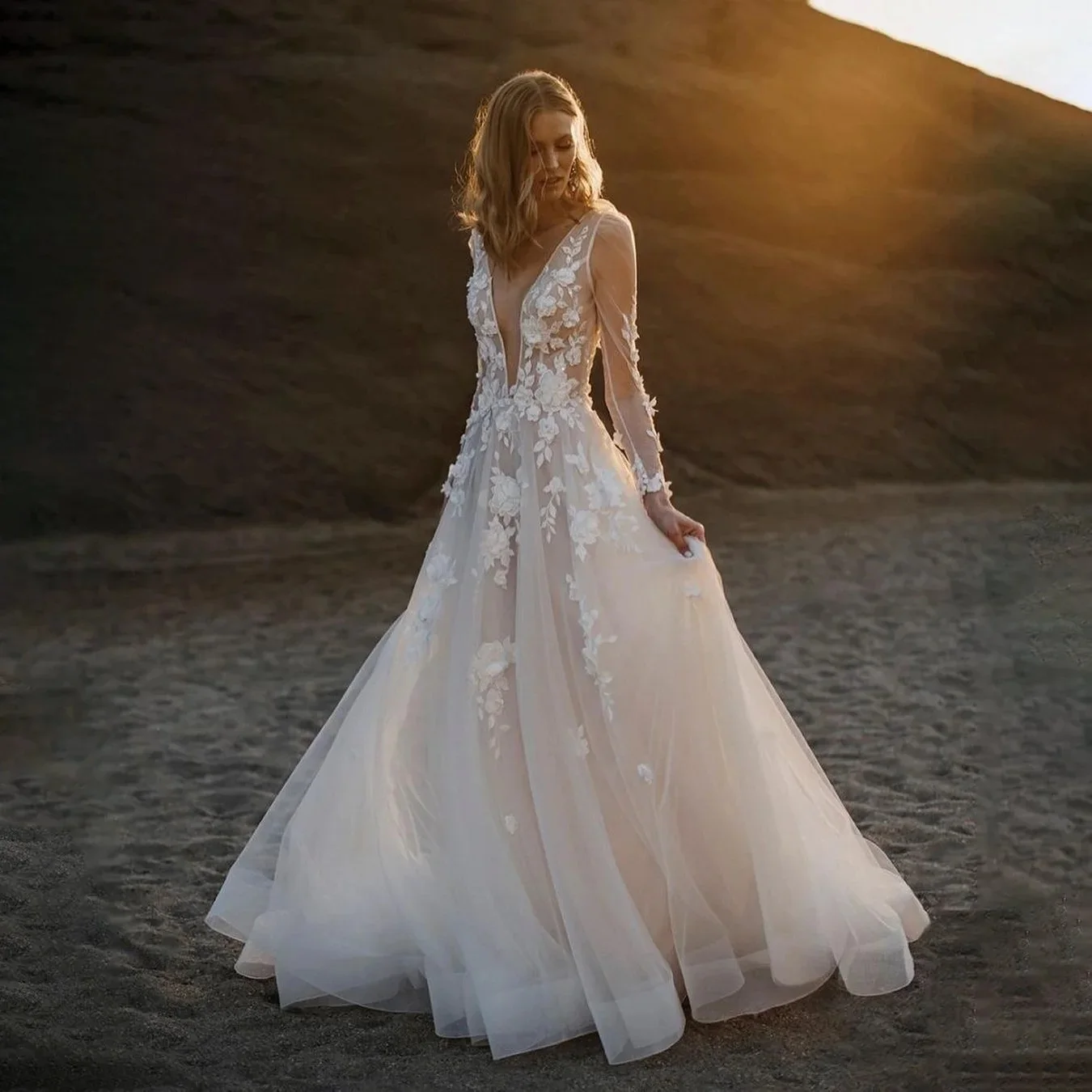 نمط جديد مثير العميق الخامس الرقبة ألف خط فساتين الزفاف تول مع الدانتيل الزهور طويلة الأكمام النساء زي العرائس vestidos de novia