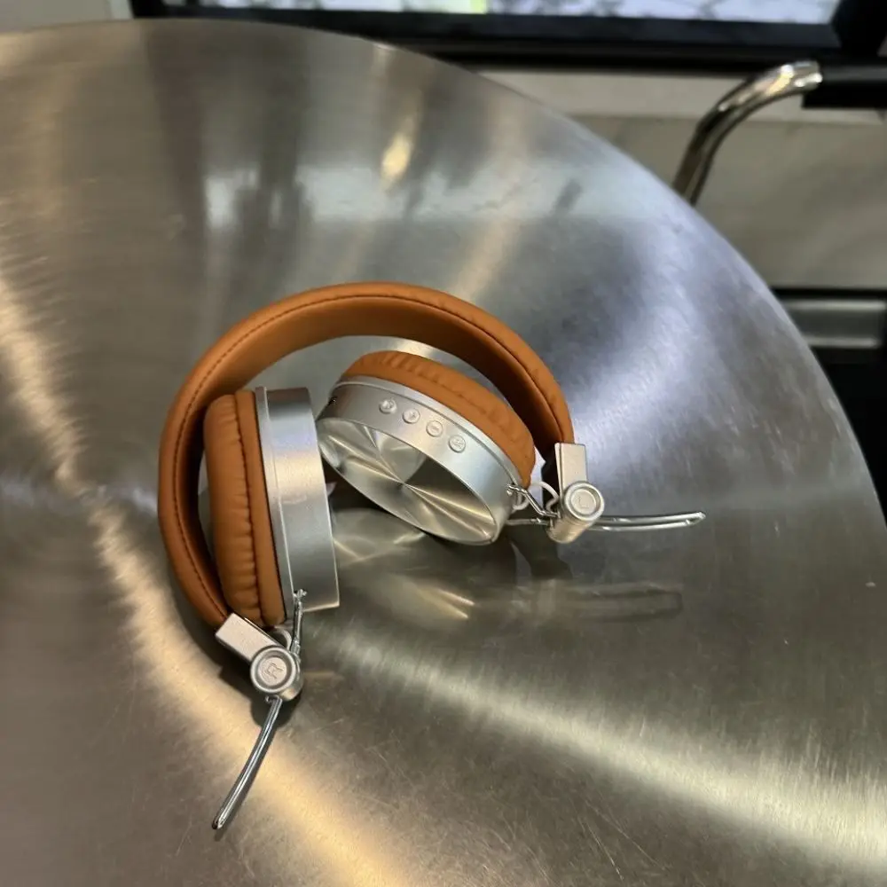 

Classic HIFI Retro Wireless Headset Foldable Over Ear Wireless Headphones Personality Brown Retro Headphone Outdoor Mp3