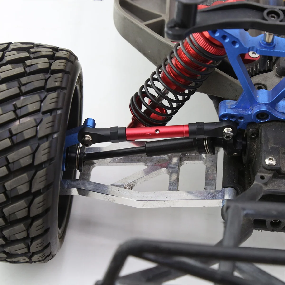 Lanières réglables avant et arrière pour voiture Traxxas Hoss/Slash/Rustler, nouvelle version de direction, pièces de mise à niveau rouges