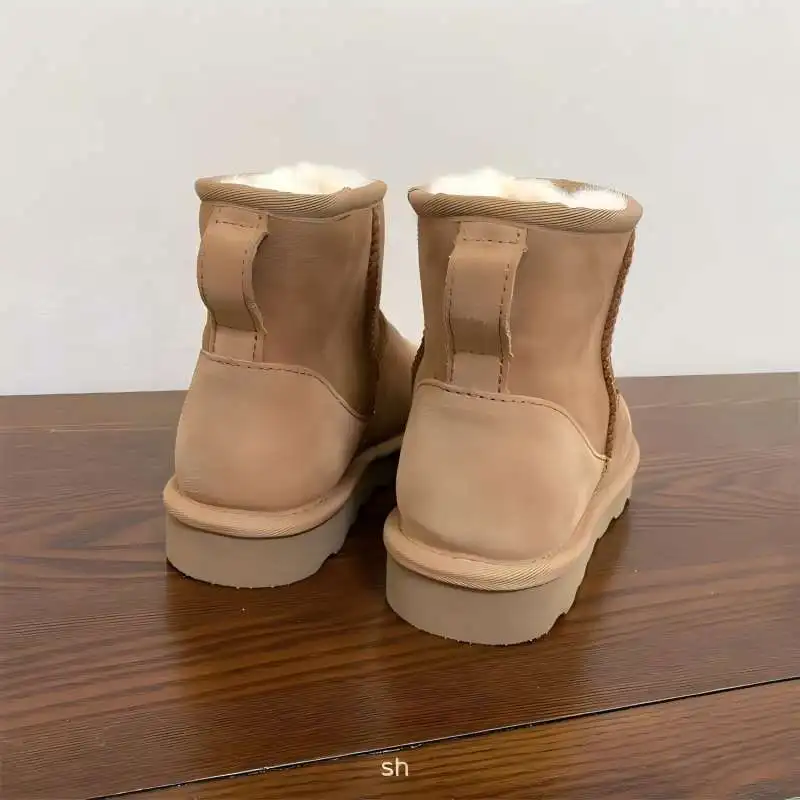 

2025's Cozy Essential. Ultra-Warm Genuine Shearling Boots With Plush Lining. Stay Warm.