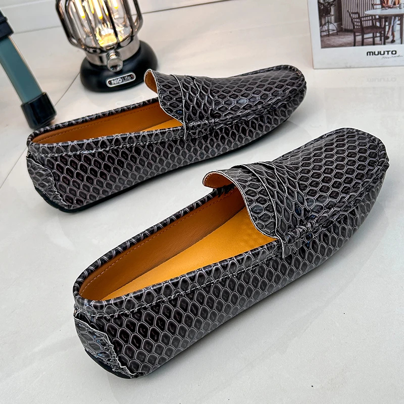 YRZL sepatu Loafer pria, Loafer kulit buatan tangan kasual untuk berkendara datar sepatu Slip-on mewah nyaman sepatu mokasin hitam