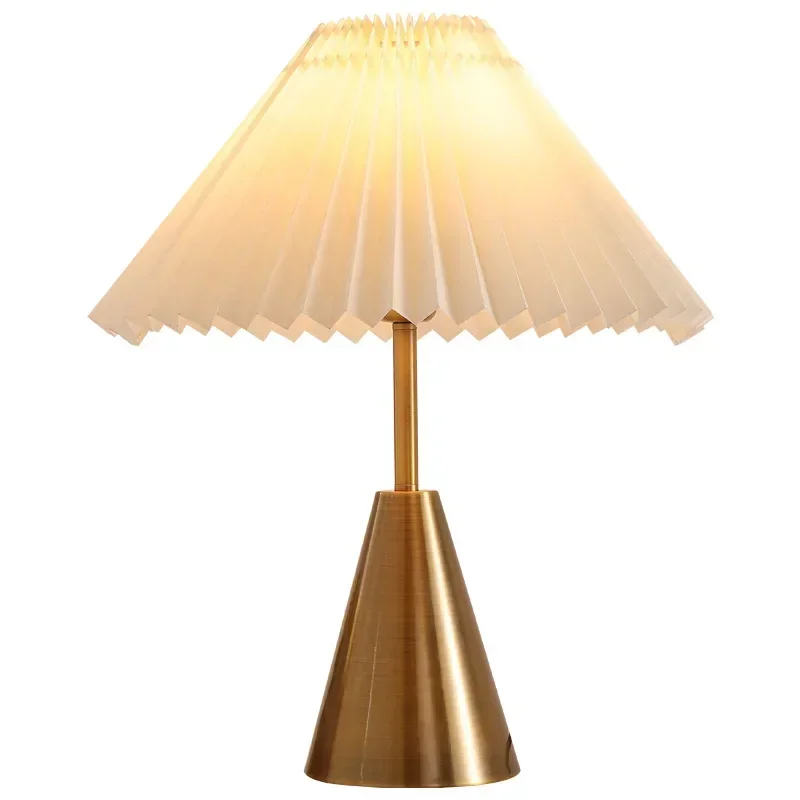 Nordic retro cream literary desk lamp