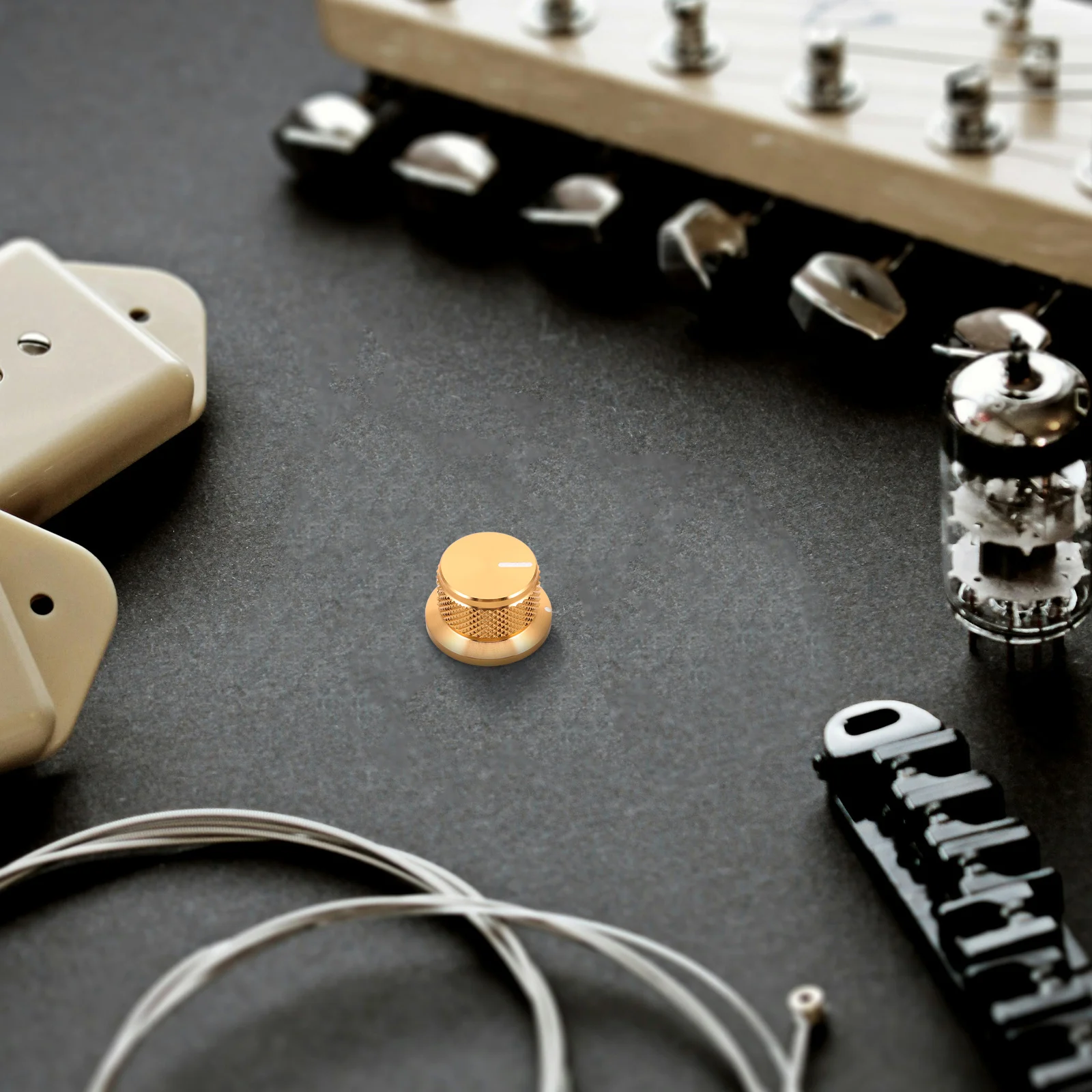 

Metal Volume Control Knob 24x14.5mm Aluminum Gold Tone Replacement Knob for Electric Guitar Bass Amplifier Radio Universal Fit