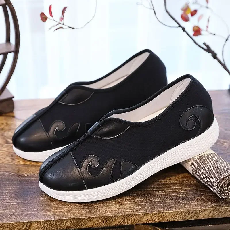 Neue Vintage chinesische ethnische Stil Männer Schuhe Gold Stickerei Leinwand Flügel Chun Kung Fu Schuhe lässig täglich Tai Chi alte Peking Schuhe