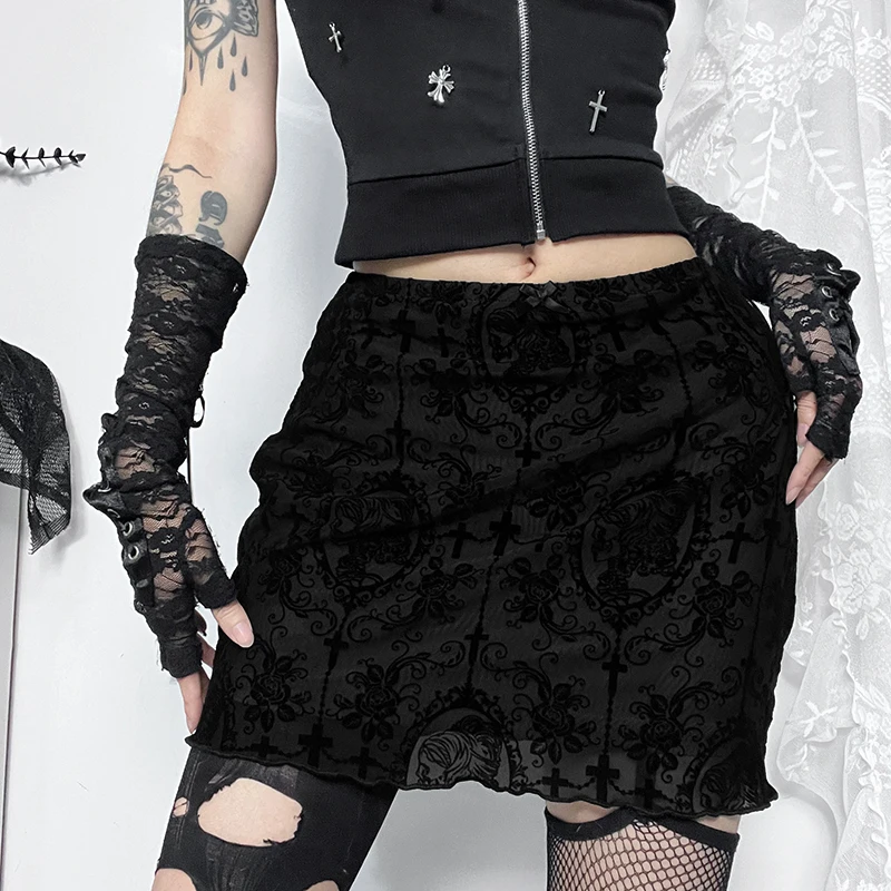 Goth schwarze Spitze Flock ing Schädel Cross Print Miniröcke für Frauen y2k Vintage sexy rot geschichteten Bodycon Sommer Mode kurzen Rock