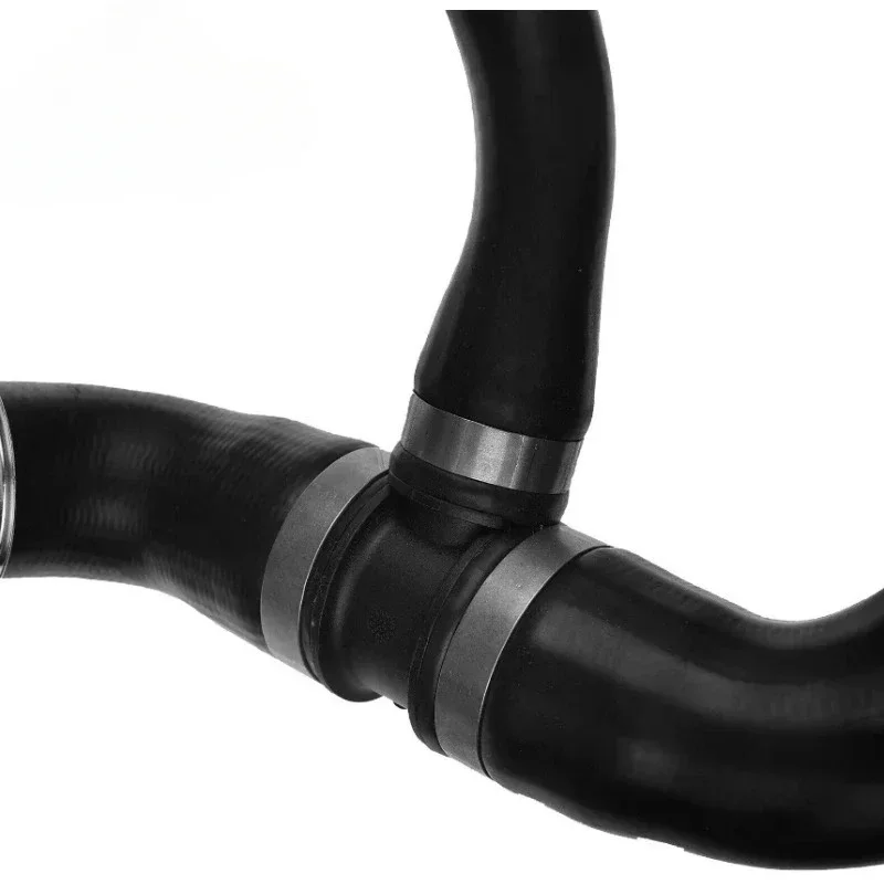 Loki J 9065011482 9065013082 Lower Radiator Coolant Hose for M-ercedes-Benzss F-reightliners S-printerss 2500 L4 2.1L A906501148