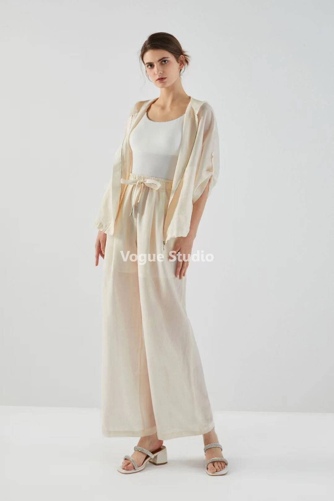 Summer casual style lightweight pants suit with exquisite trimming