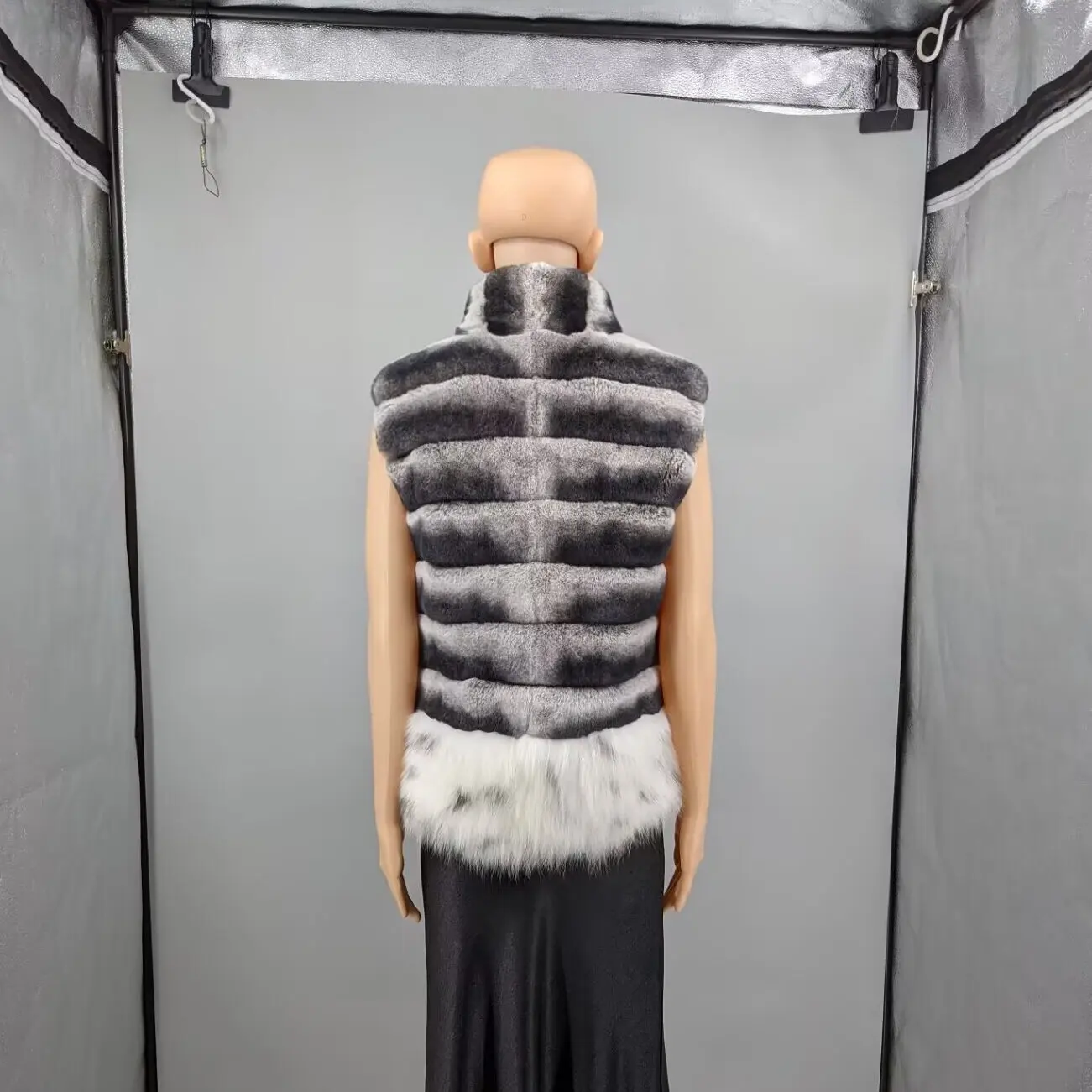 Women Chinchilla Shade Real Rex Rabbit Fur Vest Real Fox Fur Polka Dot Hem Zip Up Stand Collar Sleeveless Luxury Fur Gilet250411