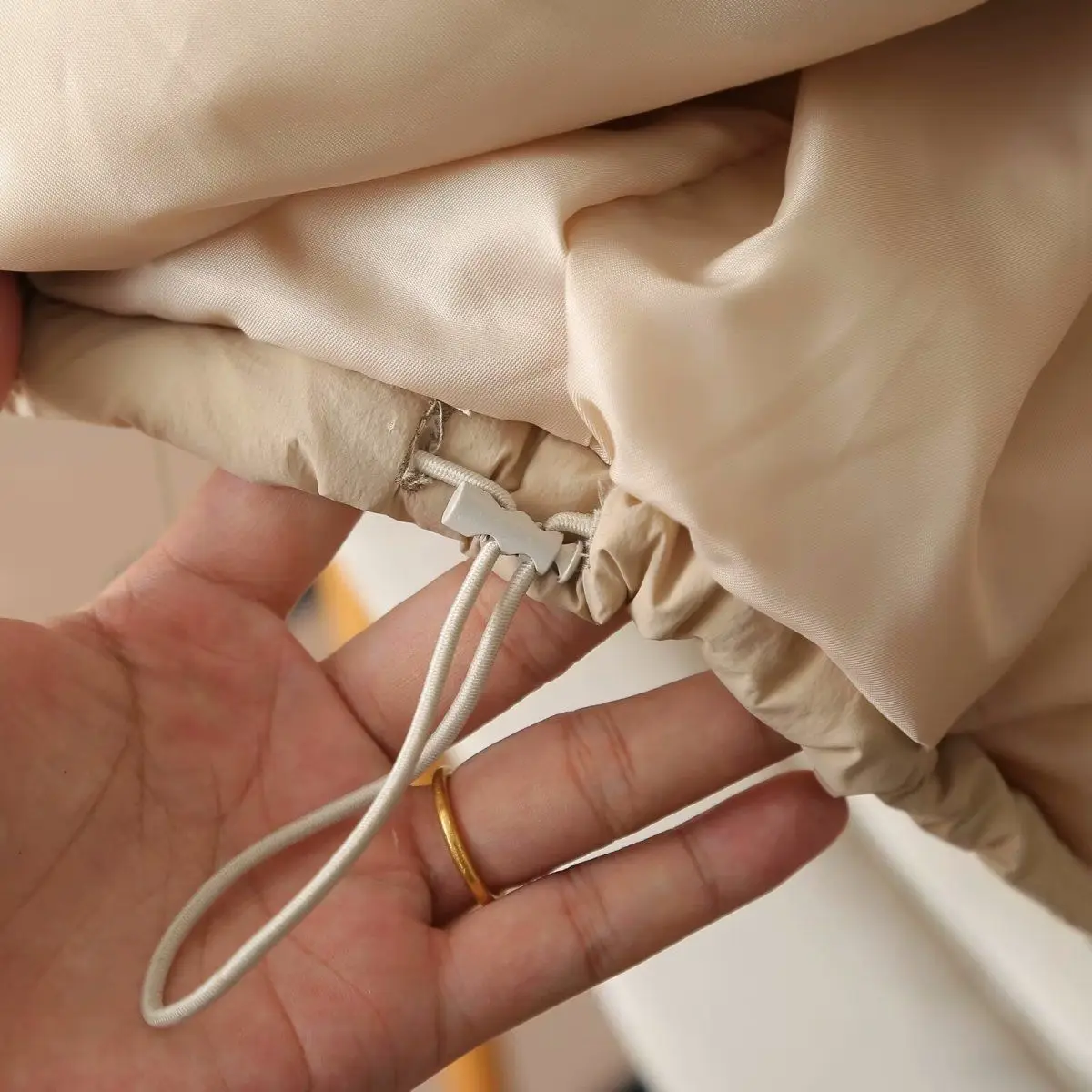 Nueva chaqueta de invierno para mujer, chaqueta de plumón con capucha de punto de gran tamaño para ir al trabajo