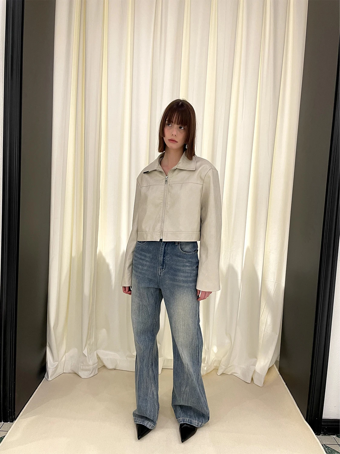 BabesoQ 早春のおしゃれなショートジャケット レザーコート ベージュカラー スタイリッシュで多用途なレディースウェア 2024年春シーズン向け