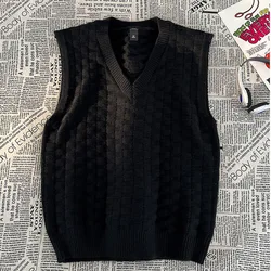 Simple Jacquard Horizontal Checkered Pattern Vest Cotton Soft Yarn Men Knitted Sweater Vest Trendy Shoulder Design V-Neck Sweate