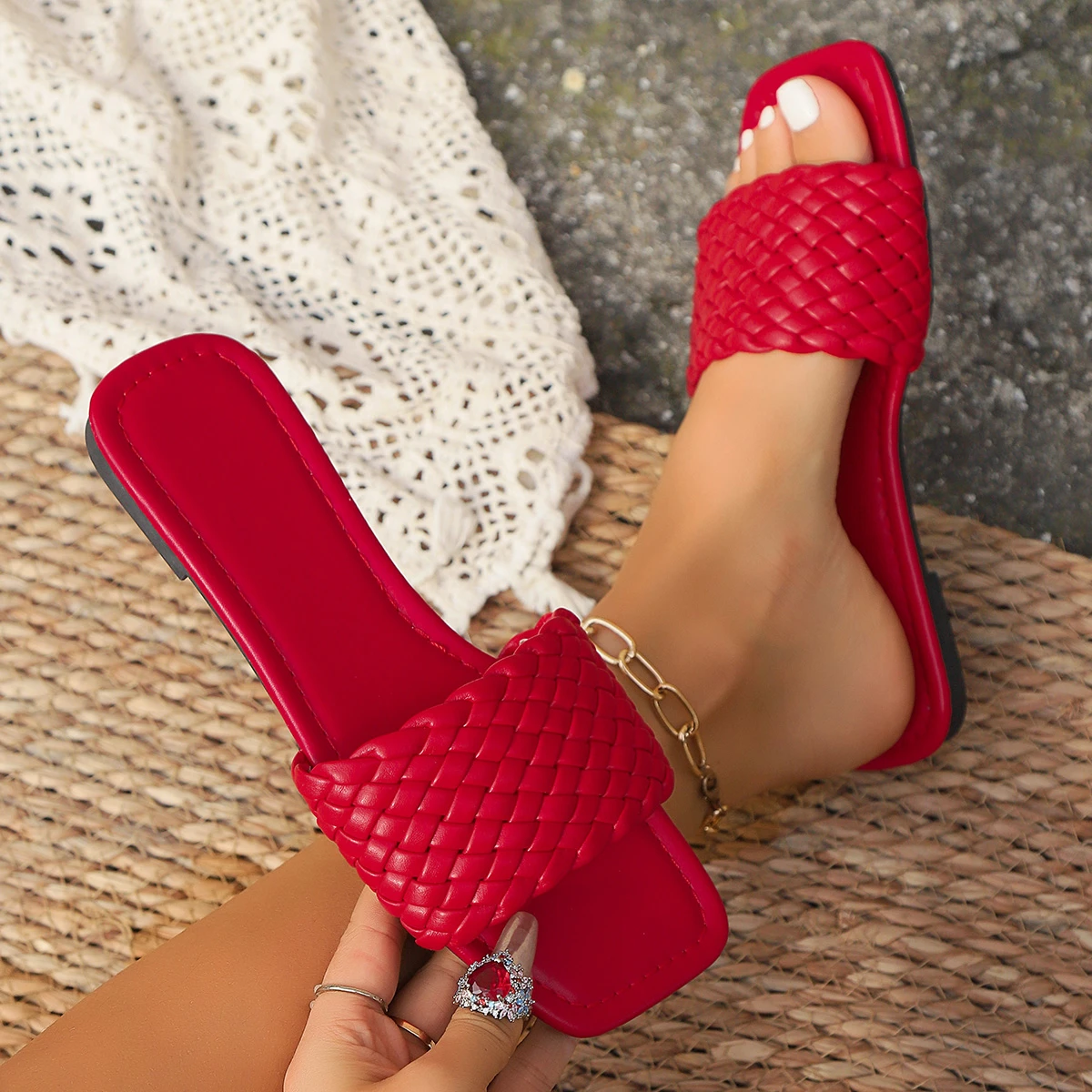 

New Style Women's Slippers Selling Sexy Braided Red Square Toe Flat Flip-Flops Fashion Beach Mules Casual Indoor Home Slippers