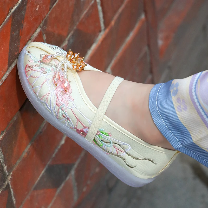 New Children's Embroidered Shoes Fashion Pearl Floral Pattern Girls Hanfu Flat Shoes Perform Causal Kids Princess Dress Shoes