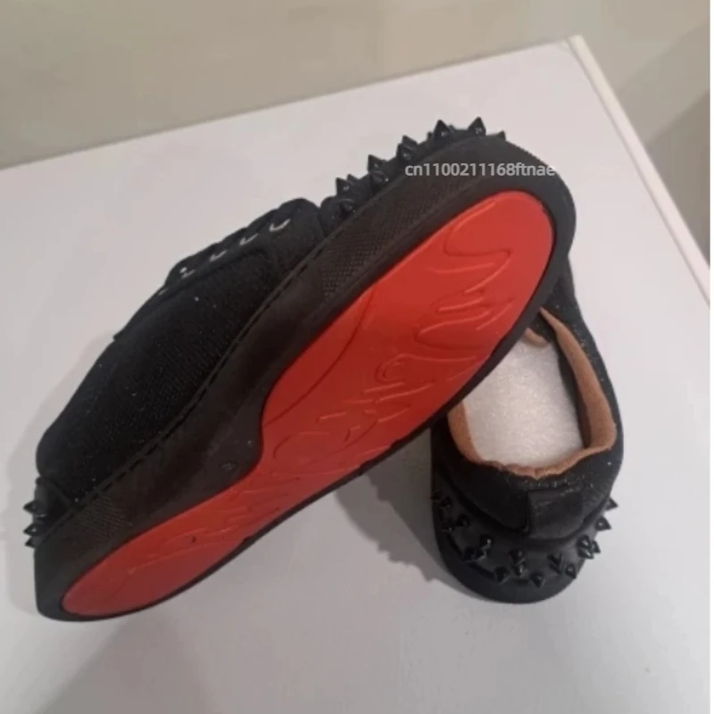 Street-Dance-Schuhe für Herren und Damen, perforiertes Segeltuch, modisch, atmungsaktiv, rote Sohle, Niete, personalisierte Freizeitschuhe