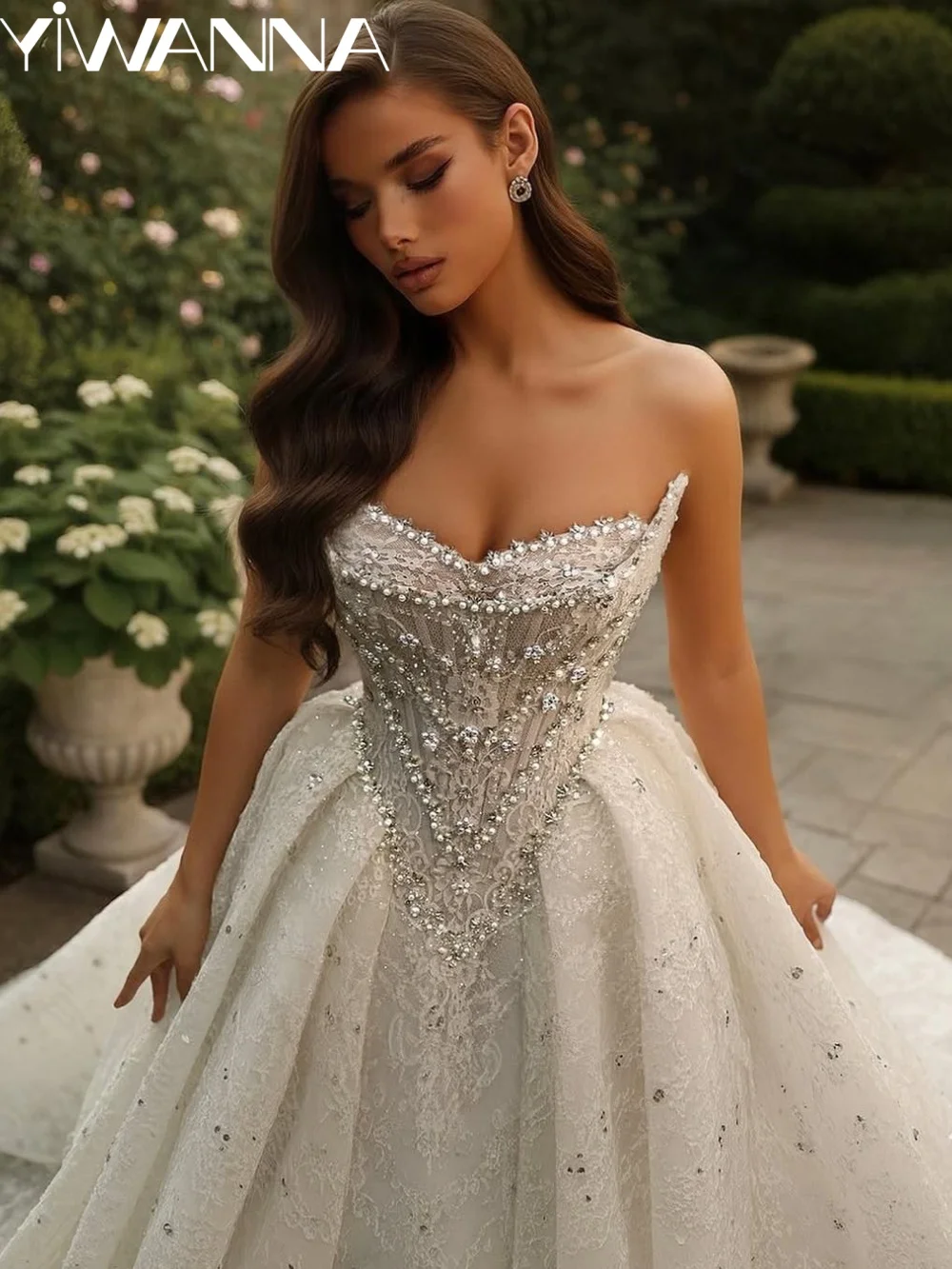 

New Arrival Opulent Crystal Wedding Dress Charming Strapless Lace Bridal Gown Customized Elegant Floor-length Dresses For Bride